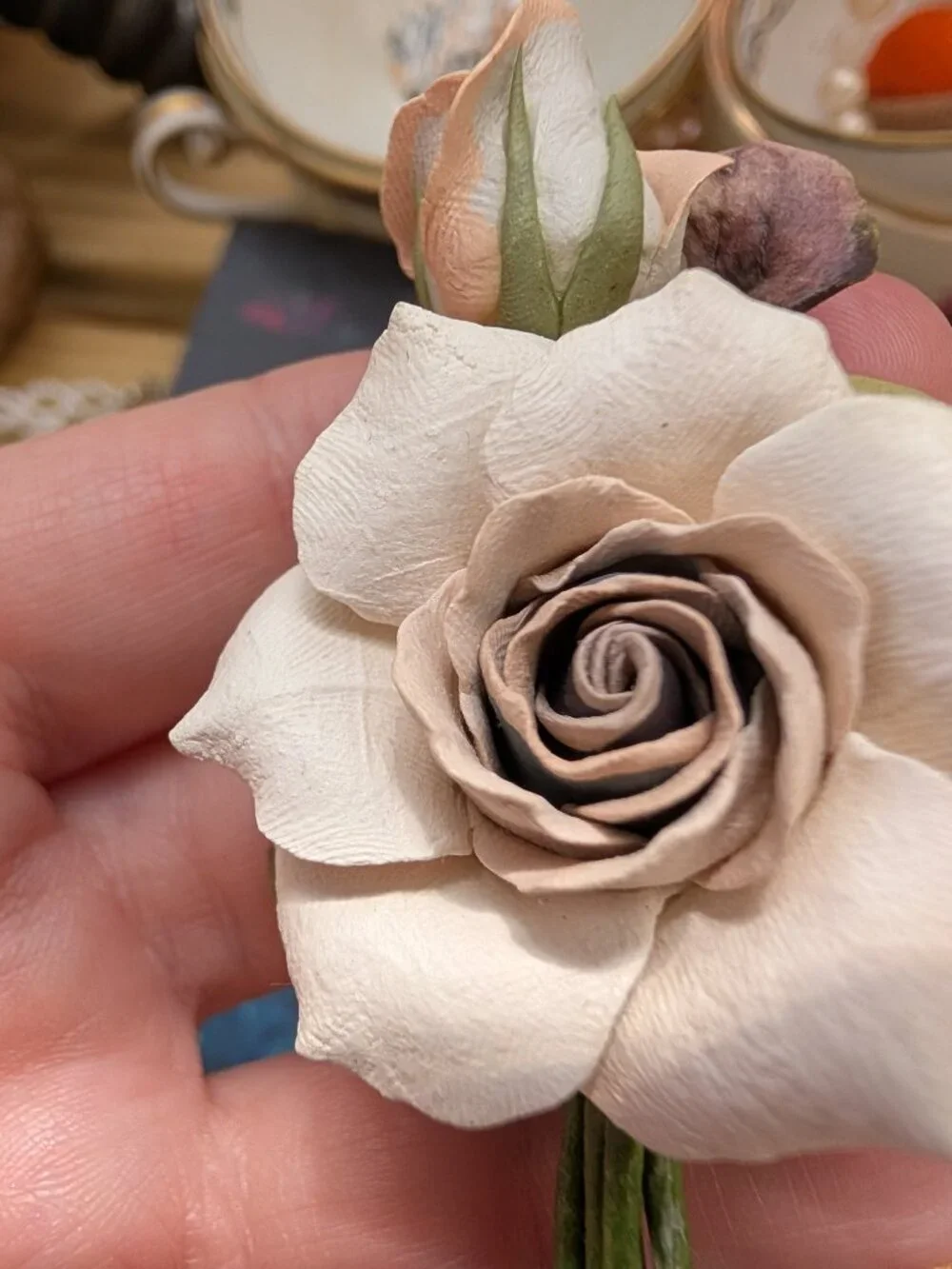 Vintage 1950's Handmade Unique Cream Roses Brooch - Picture 7 of 13